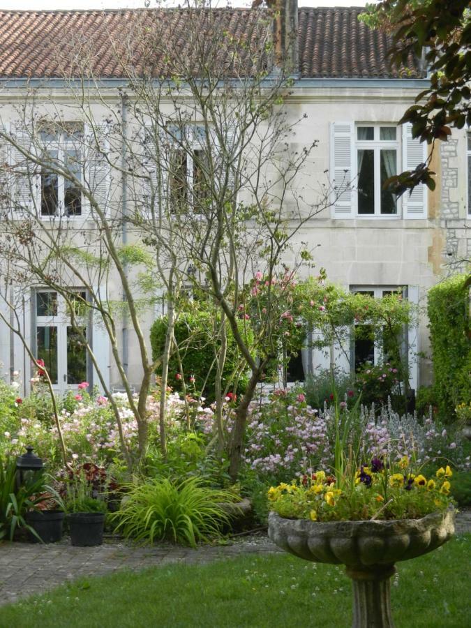 La Maison De L'Ambassadeur Saint-Jean-dʼAngély Kültér fotó